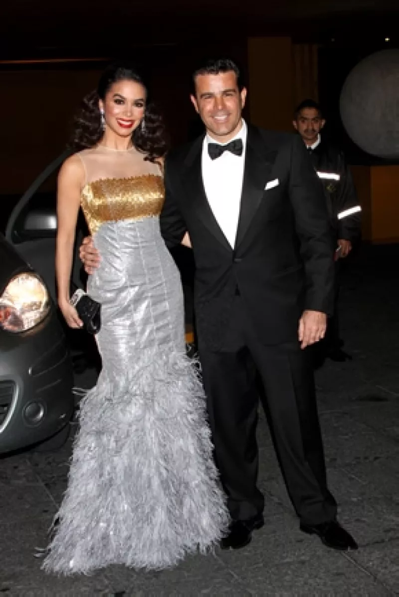 La actriz, cantante y conductora, quien en el 2014 festejará  20 años de casada con Eduardo Capetillo, se dijo orgullosa de la familia que ha formado.