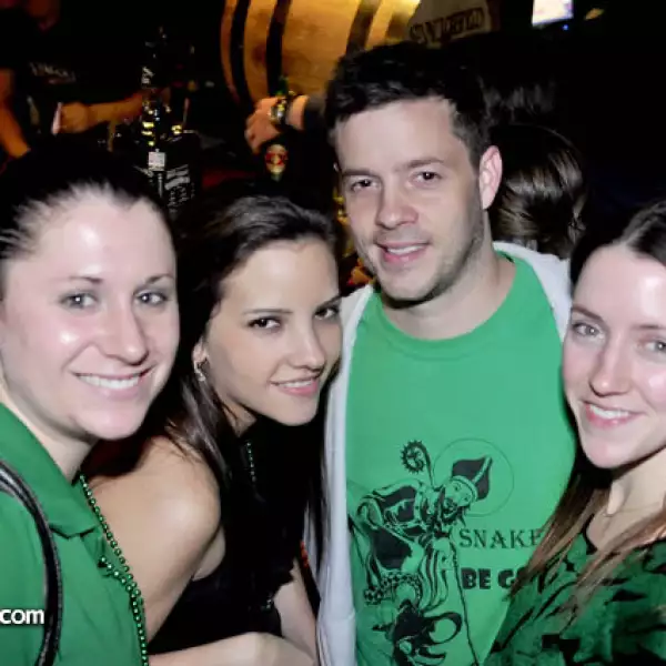 Sarah Kervin, Carly Baker, Joe Kellcher y Sofía Oareza