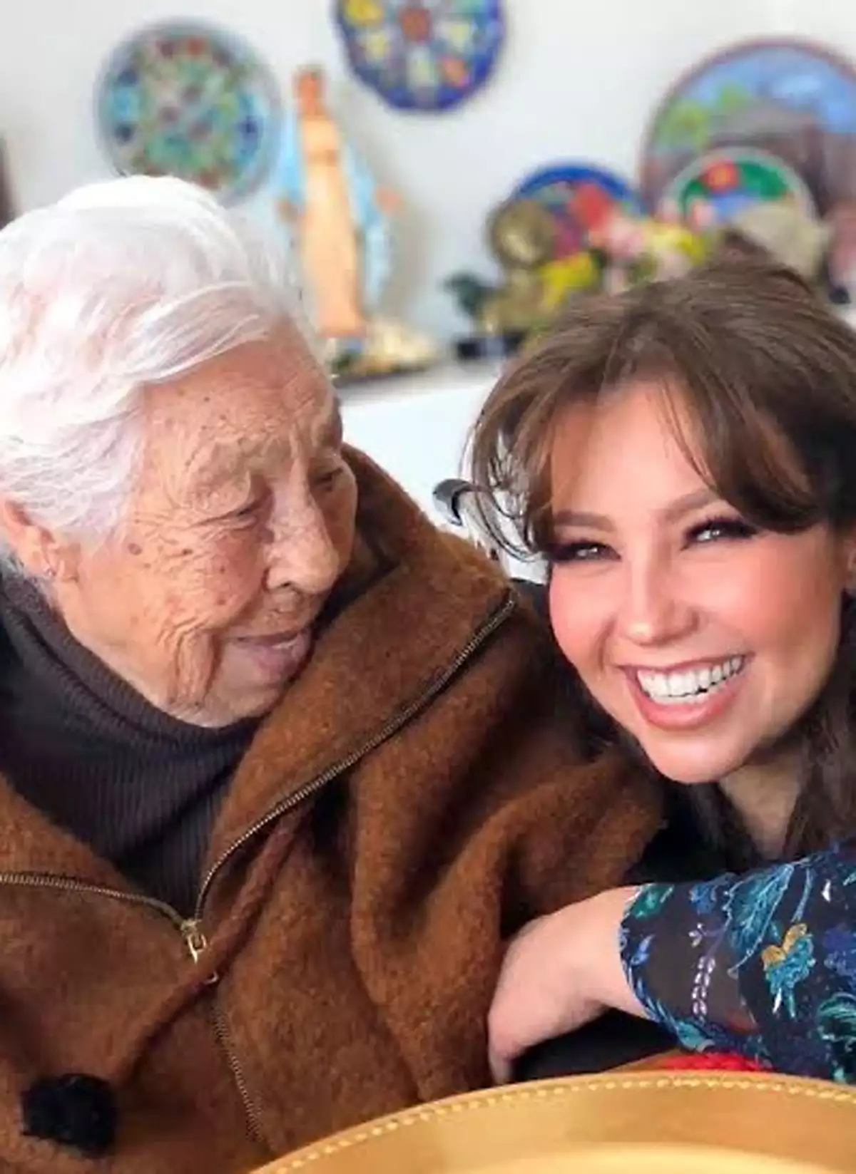 Thalia y su abuela Eva Mange