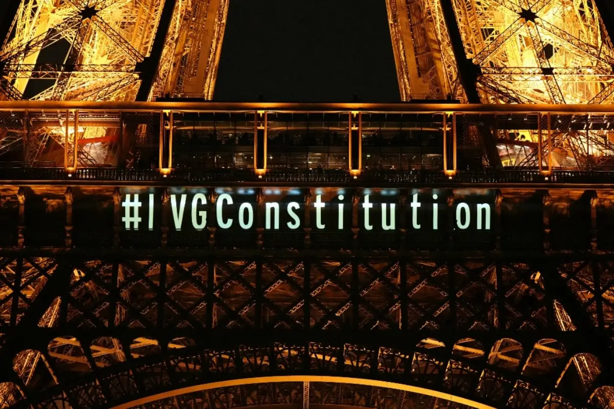 Francia es el primer país en poner al aborto como derecho en su constitución 