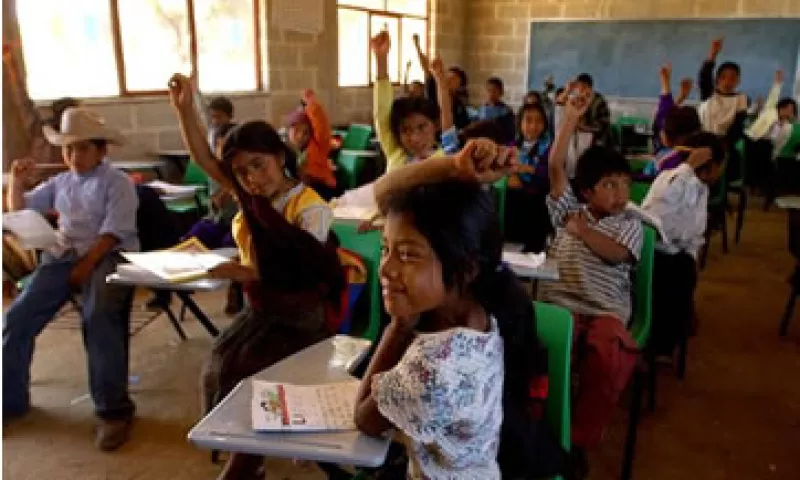La problemática social dificulta aumentar la inversión educativa.  (Foto: AP)