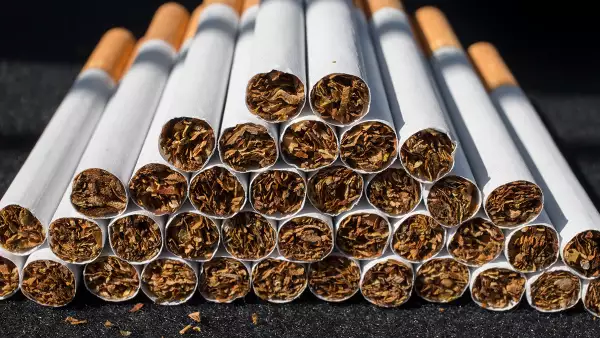 La nueva ley prohíbe exhibir cigarros en tiendas y supermercados