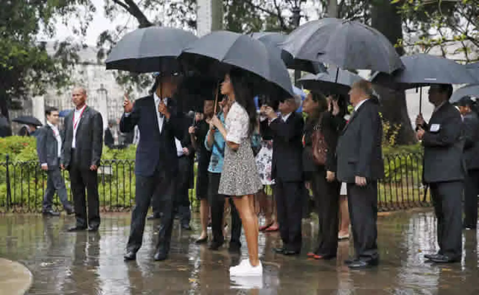 La lluvia incesante no impidió el recorrido por la parte más antigua de la capital, la Plaza de Armas.