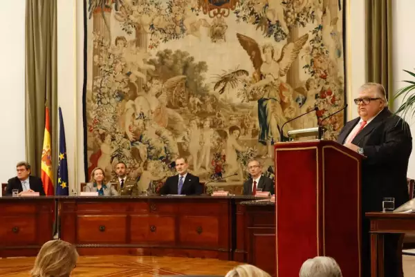 agustin-carstens-premio-españa.jpg