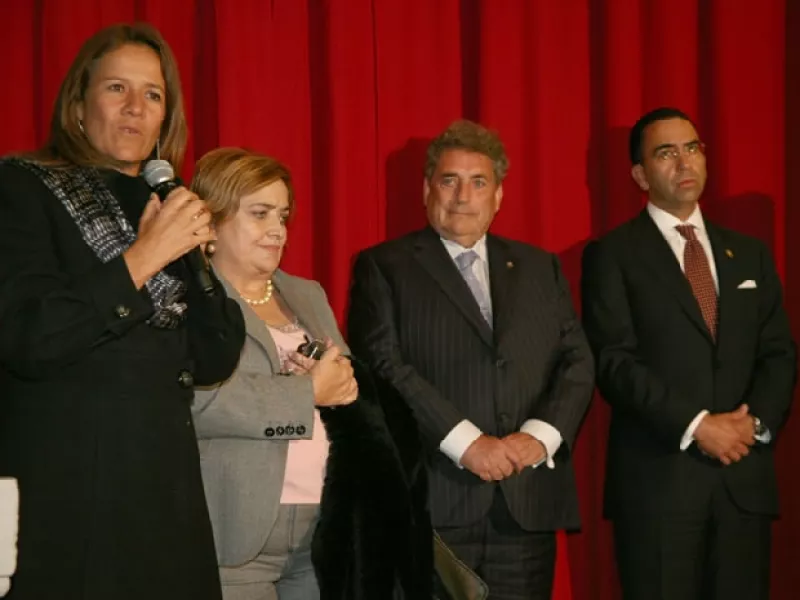 Margarita Zavala develó la figura de cera de Juan  Camilo Mouriño, a dos años del accidente aéreo que le quitó la vida.