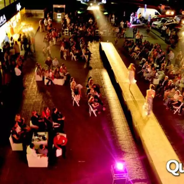 Desfile en la Plaza 401