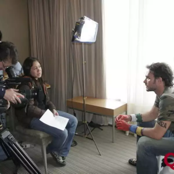 Manolo Cardona Backstage