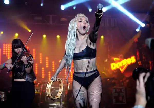 Esta fue la actuación de Lady Gaga en el Festival de Musica SXSW el pasado jueves por la noche.