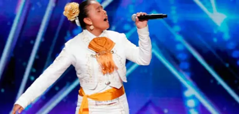La pequeña Alondra Santos conquistó a los jueces del reality "America's Got Talent" con su interpretación del tema "La Charreada" con mariachi.
