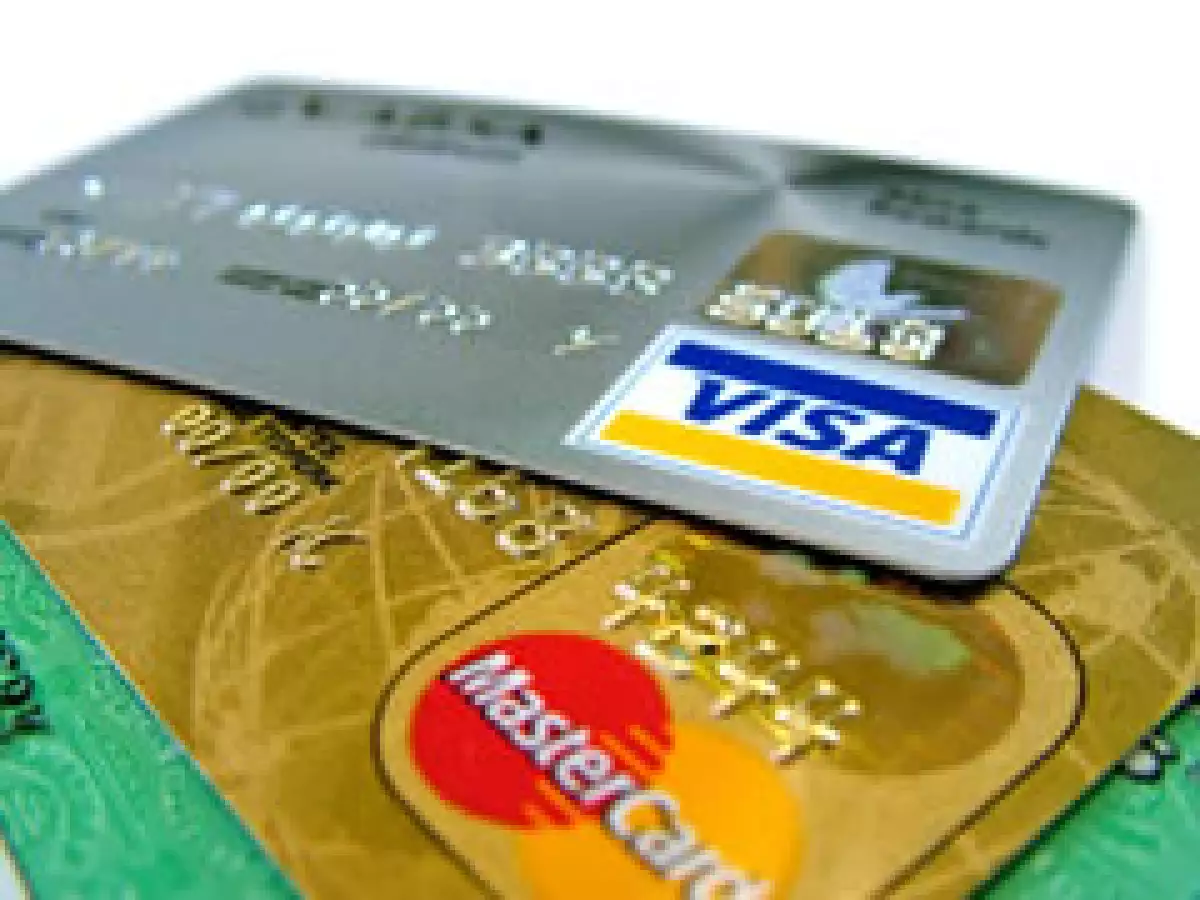 En Estados Unidos un hogar tiene 13 tarjetas de crédito, en promedio, dice el autor. (Foto: Especial)