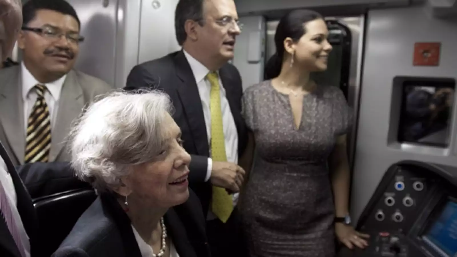 elena, ebrard, bueso