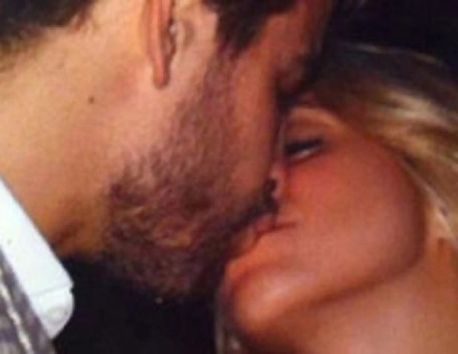 Shakira y Gerard Piqué. El romance se hizo público luego de que en 2010 circularan unas fotografías que confirmaban todas las sospechas de romance.