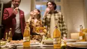 Adiós a las uvas del brindis: Miller High reinventa el ritual de Año Nuevo con esferas hechas de cerveza