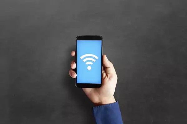 Las redes WiFi públicas pueden representar un riesgo si no se verifica su autenticidad antes de utilizarlas.