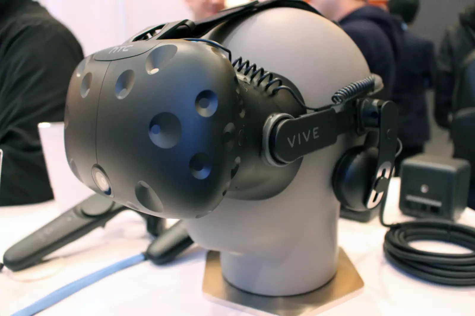 Los anteojos de realidad virtual Vive de HTC.