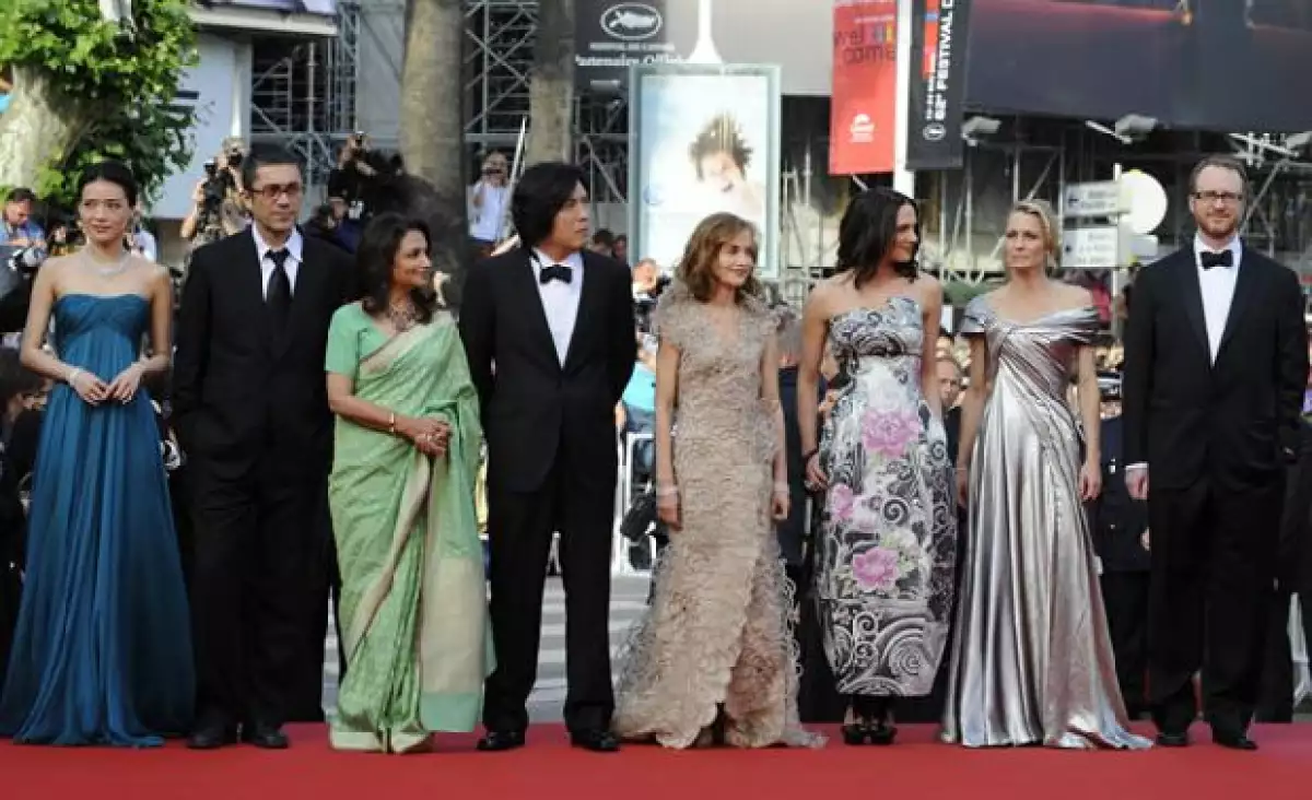 En esta ocasión será presidido por la actriz francesa Isabelle Huppert, quien prometió usar corazón y mente para calificar a las películas en esta edición 62 del festival de cine.