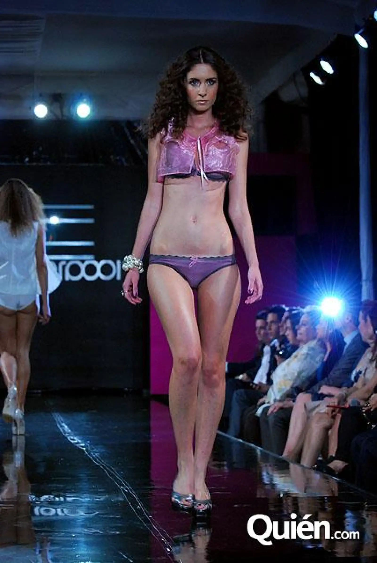 PASARELA LENCERIA LIVERPOOL