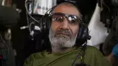 Una imagen difundida el 27 de agosto de 2024 por el ejército israelí dice mostrar al rehén Qaid Farhan Alkadi, de 52 años, dentro de un helicóptero después de ser recuperado.