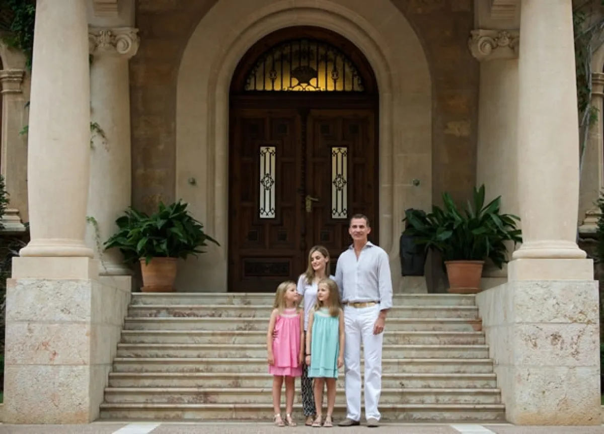 Los nuevos `reyes de la casa´: Felipe, Letizia y sus dos hijas.