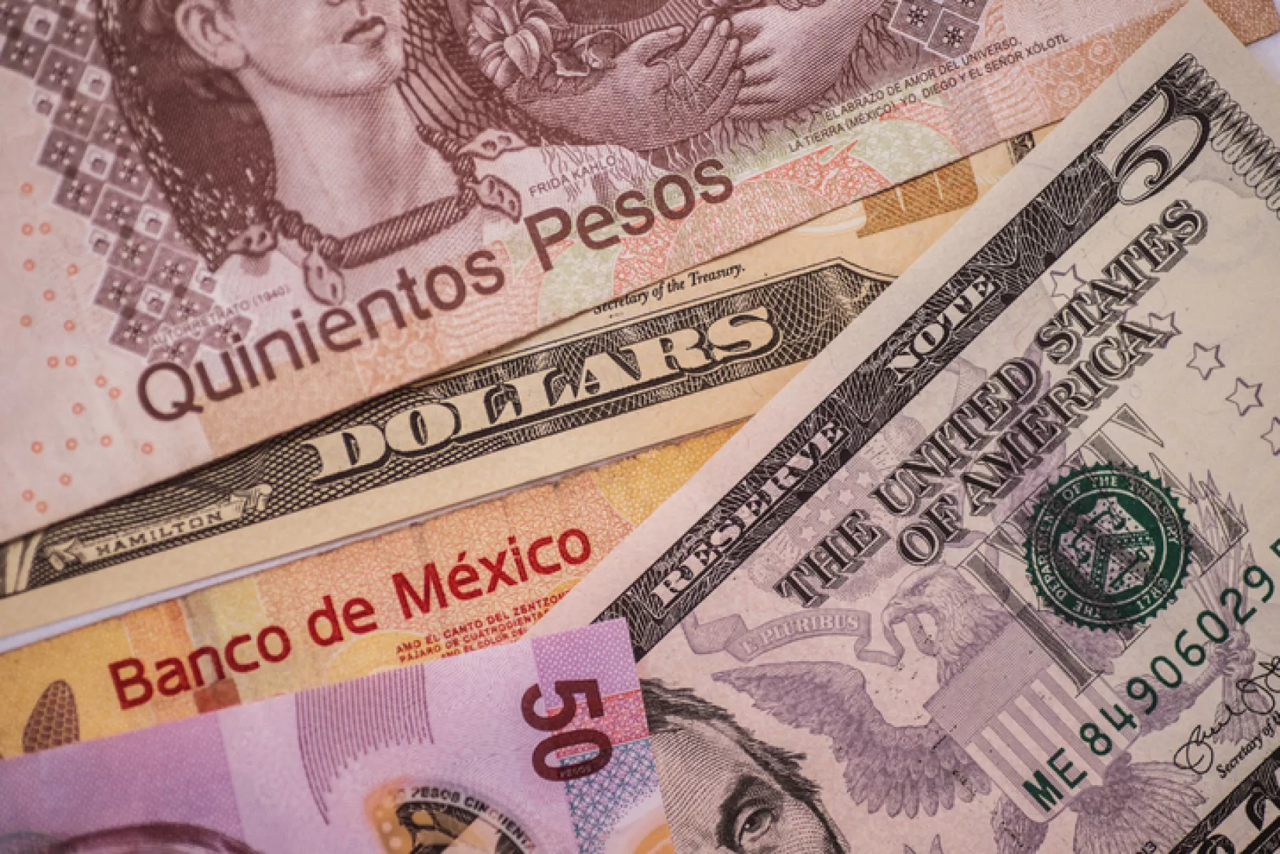 Peso mexicano hoy, 10 de mayo 2024: avanza tras decisión de Banxico