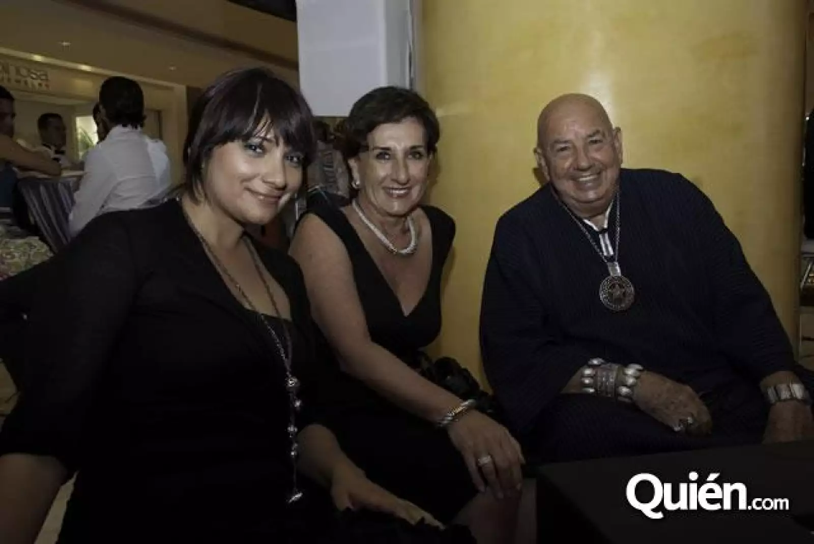 Inauguran tienda BCBG