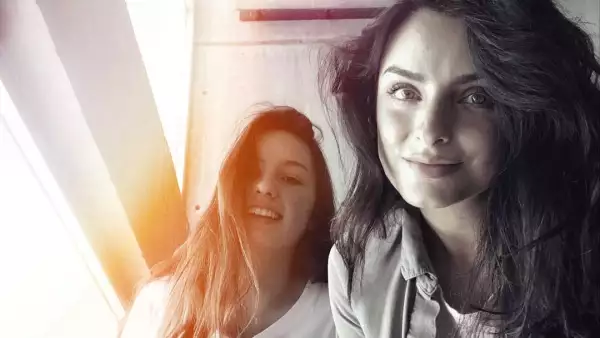 Lorenza y Aislinn Derbez