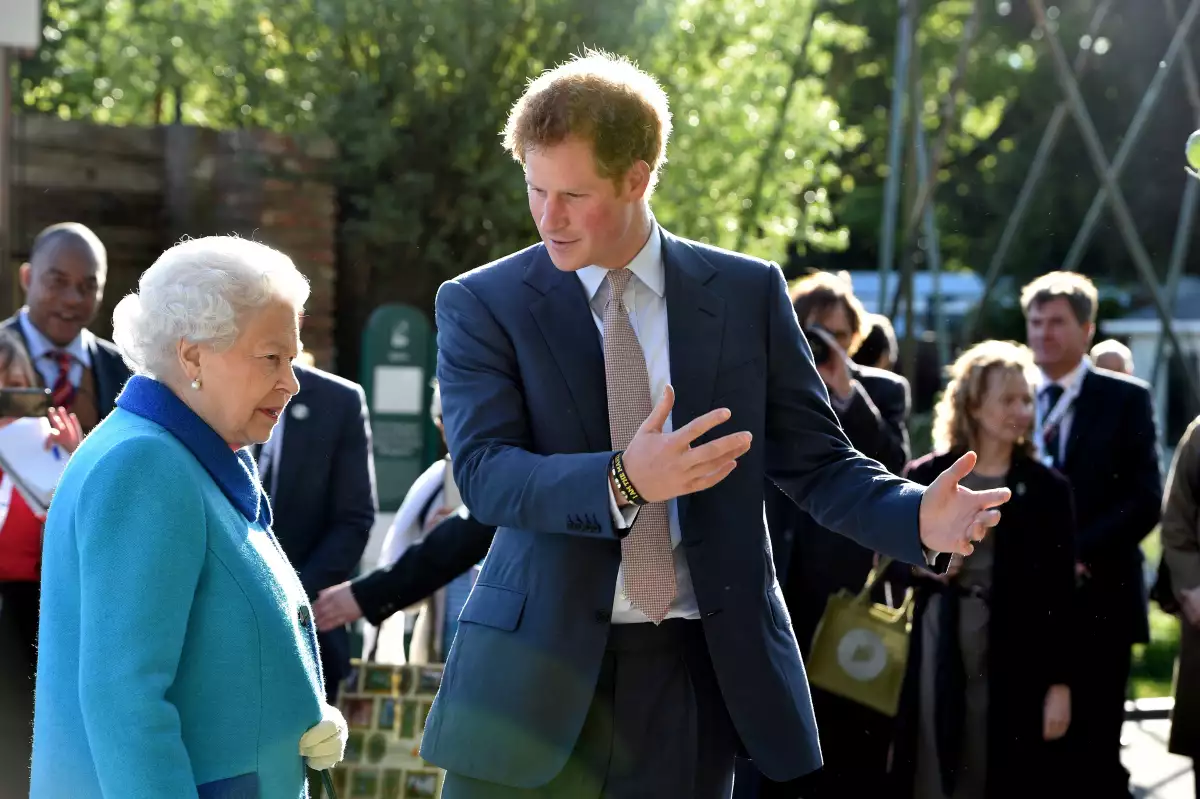 Príncipe Harry e Isabel II
