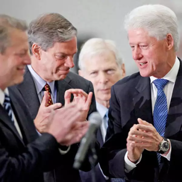 El ex presidente de Estados Unidos, Bill Clinton es un gran seguidos de la firma pues cuenta con varios relojes de ésta.