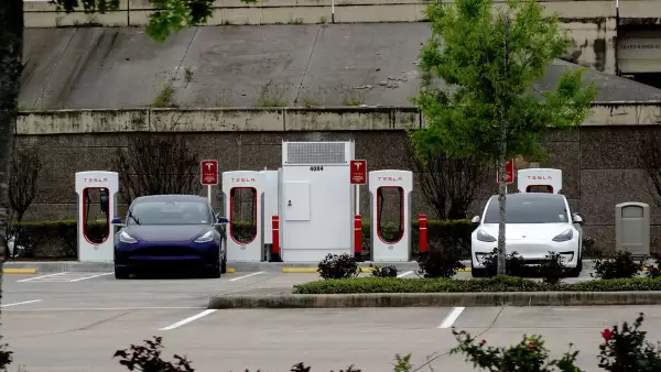 tesla-planea-cuatro-nuevas-baterias-2026-robotaxi