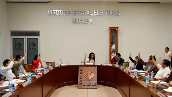 Tres trabajadores y una secretaria perdieron su trabajo luego de una evaluación hecha por el INE para renovar el consejo estatal.