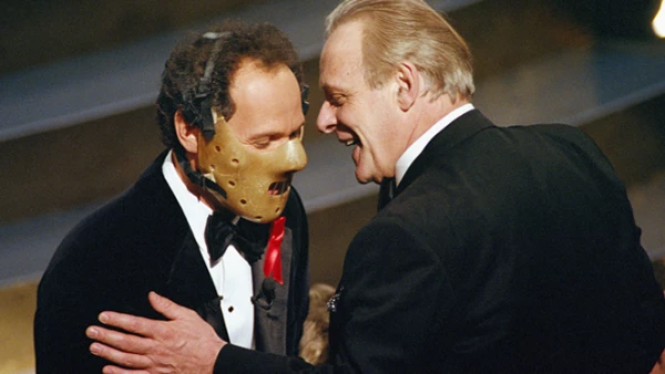 En 1992 el actor Billy Cristal, quien fungió como maestro de ceremonias, usó la emblemática máscara de Hannibal Lecter. Ese año Anthony Hopkins fue nominado por su papel en El Silencio de los Inocentes.