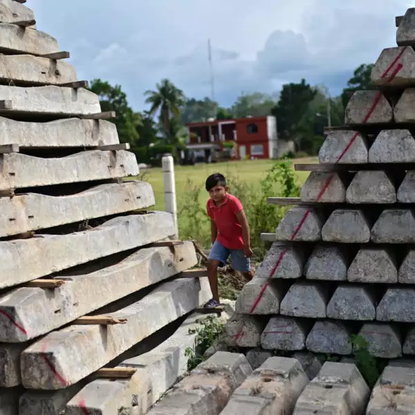 durmientes retirados para construir el tren maya en Campeche