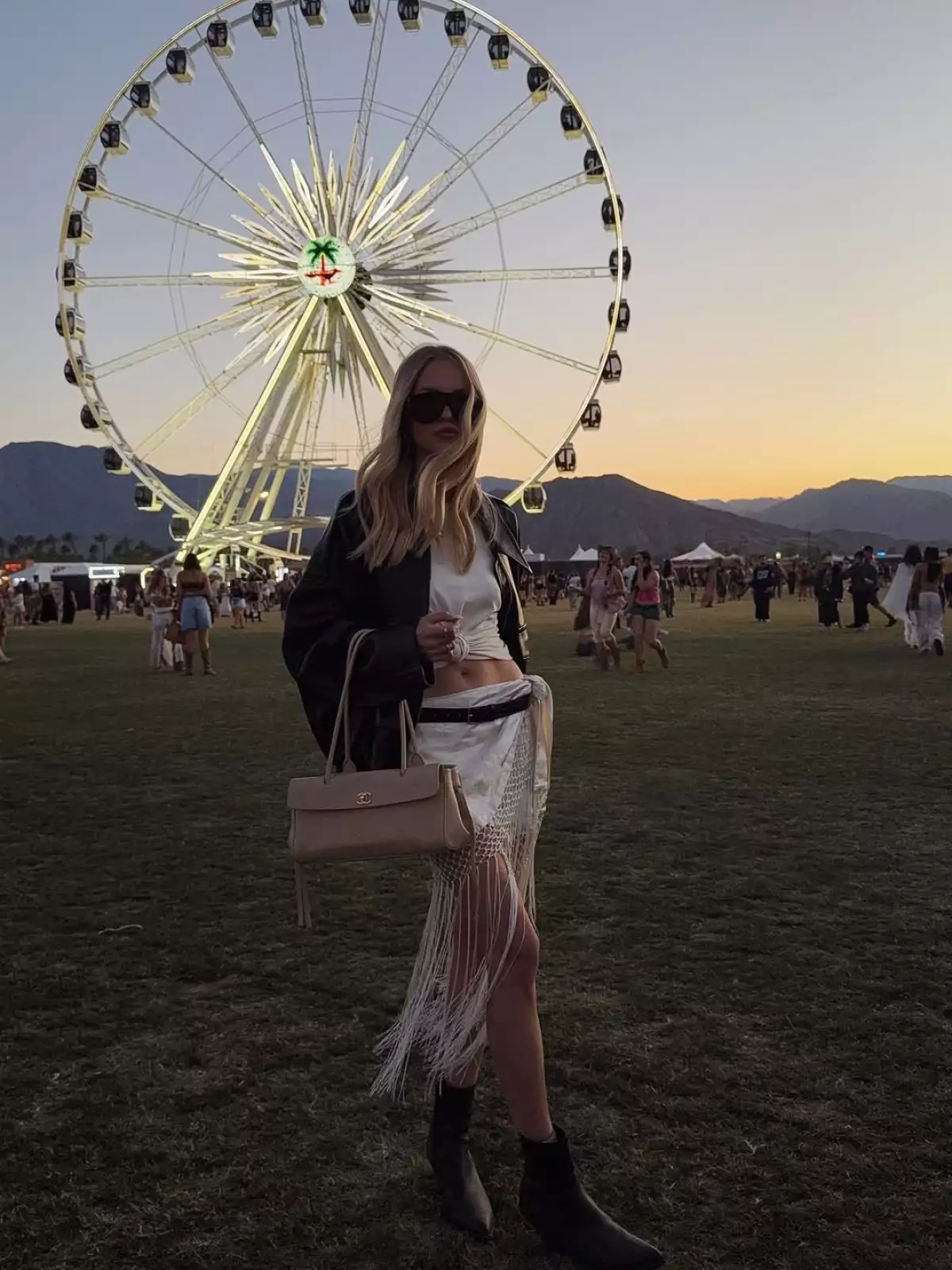 Leonie Hanne en Coachella.jpg