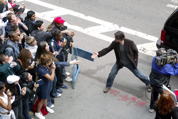 Keanu Reeves tiene un conmovedor gesto con una fan de 80 años