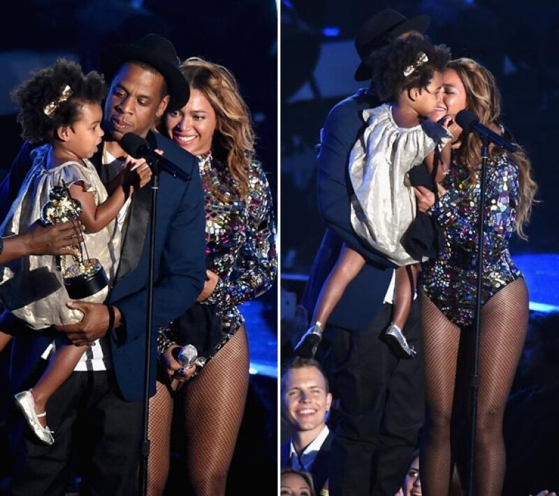 Blue y Jay Z entregaron el premio más importante de la noche a una emocionada Beyoncé.