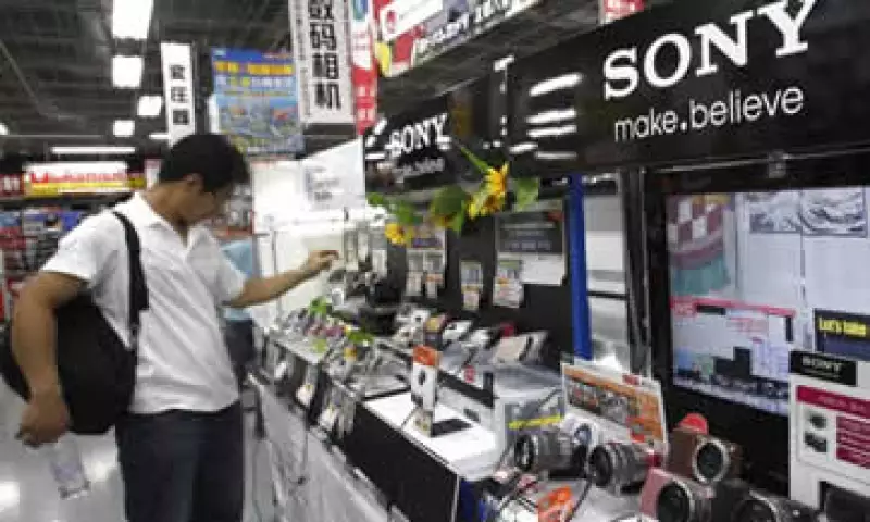 Sony redujo su previsión anual de ventas de televisiones a 22 millones de aparatos desde los 27 millones. (Foto: AP)