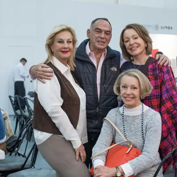Guadalupe y Carlos Ramos Cárdenas con Maribel y María Ángeles Corredor