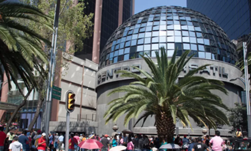 Las acciones de Televisa retroceden 0.1% a 82.6 pesos por título.  (Foto: Cuartoscuro)