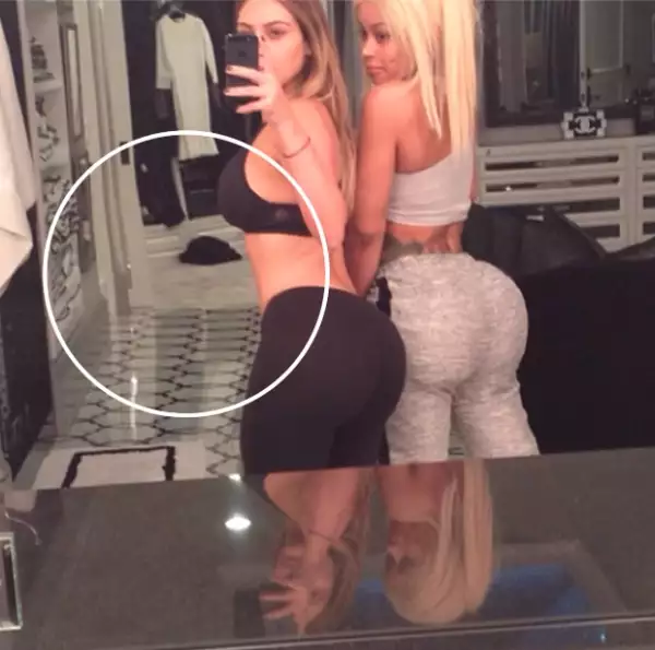 El experto dice que aquí Kim retocó su busto y su abdomen.