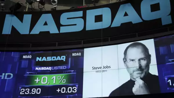 Se calcula que a raíz de la muerte de Jobs, Twitter recibió unos 10,000 tweets por segundo, lo que incluso provocó problemas en la red social.