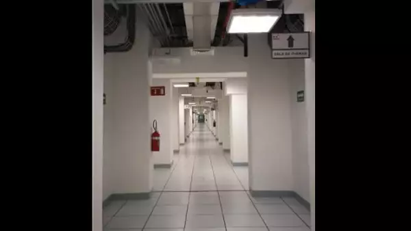 En el interior, los búnkers tienen muros que llegan a tener unos 22 centímetros de grueso, hechos con concreto refozado con acero.