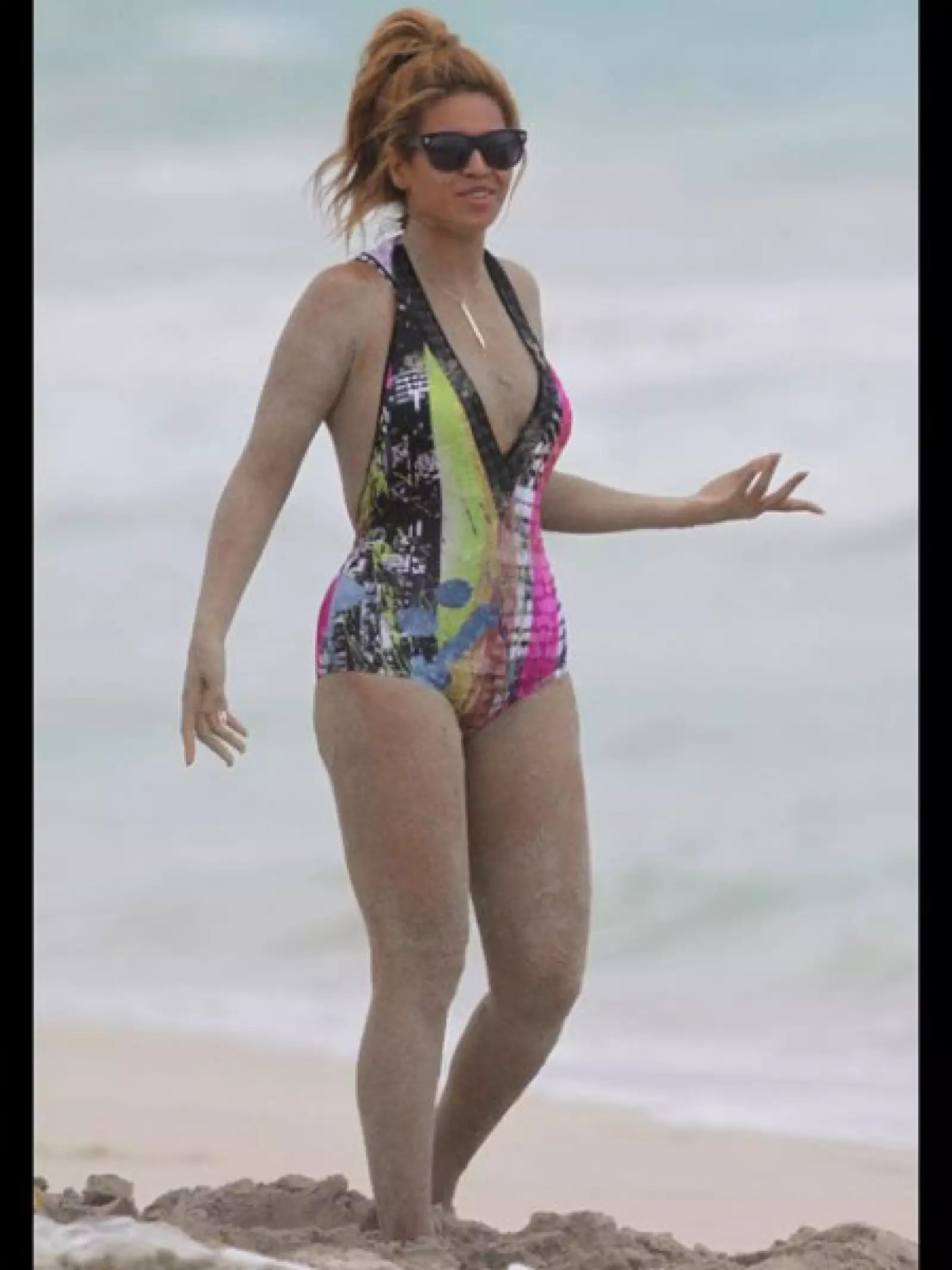 Beyoncé tiene una figura que muchas quisieran pero este traje no le ayudó en nada.