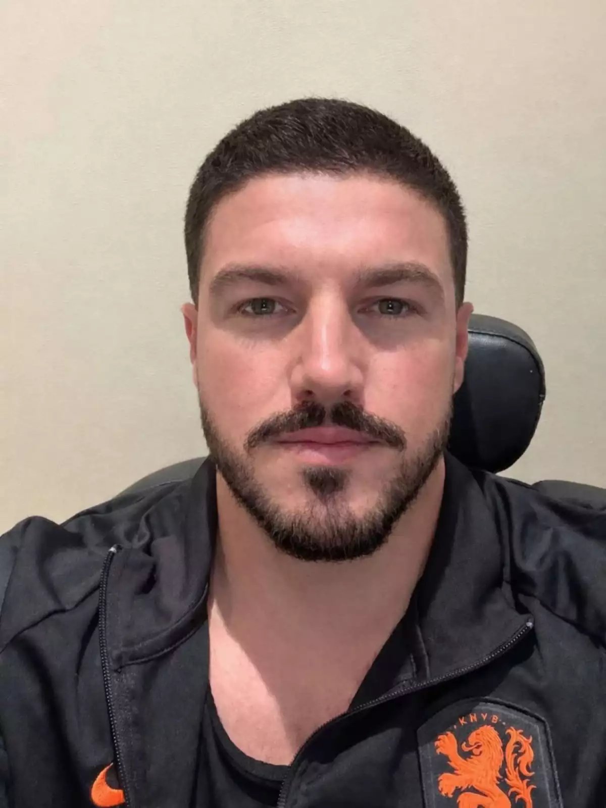 Samuel García enciende las redes con supuesto cambio de look