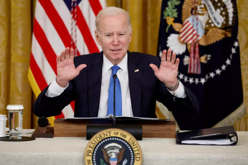 El presidente de EE. UU., Joe Biden, asiste a una reunión con gobernadores estatales de todo el país en la Casa Blanca en Washington, EE. UU., el 10 de febrero de 2023. REUTERS/Jonathan Ernst