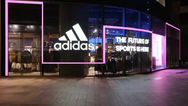 tienda de Adidas