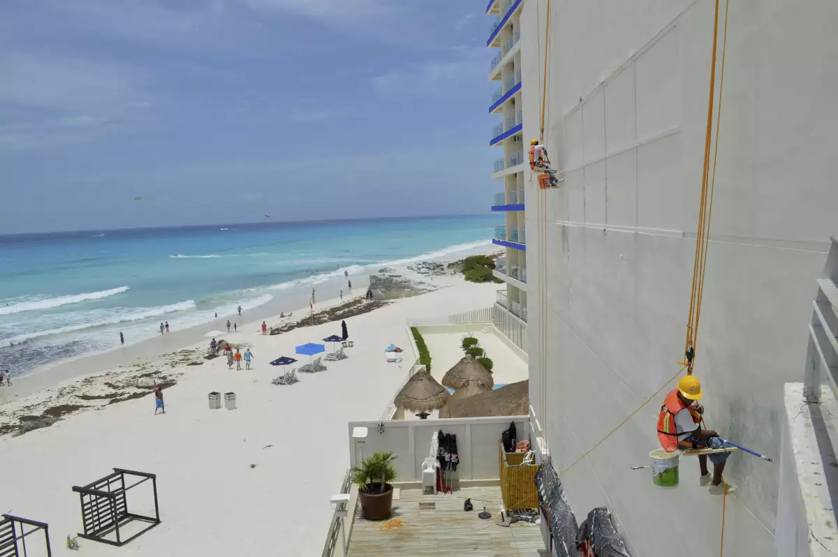 Cancún cuenta con alrededor de 35,000 cuartos y más de 150 hoteles.
