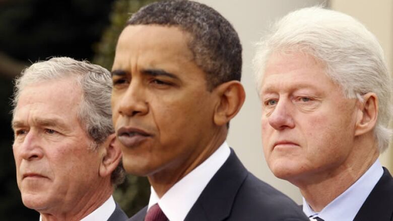 El pasado sábado, Barack Obama, presindente de Estados Unidos, instó a las naciones para que ayuden al país caribeño, a su vez, los ex mandatarios de EU, George W. Bush y Bill Clinton unieron sus fuerzas para poder recaudar fondos para la reconstrucción d
