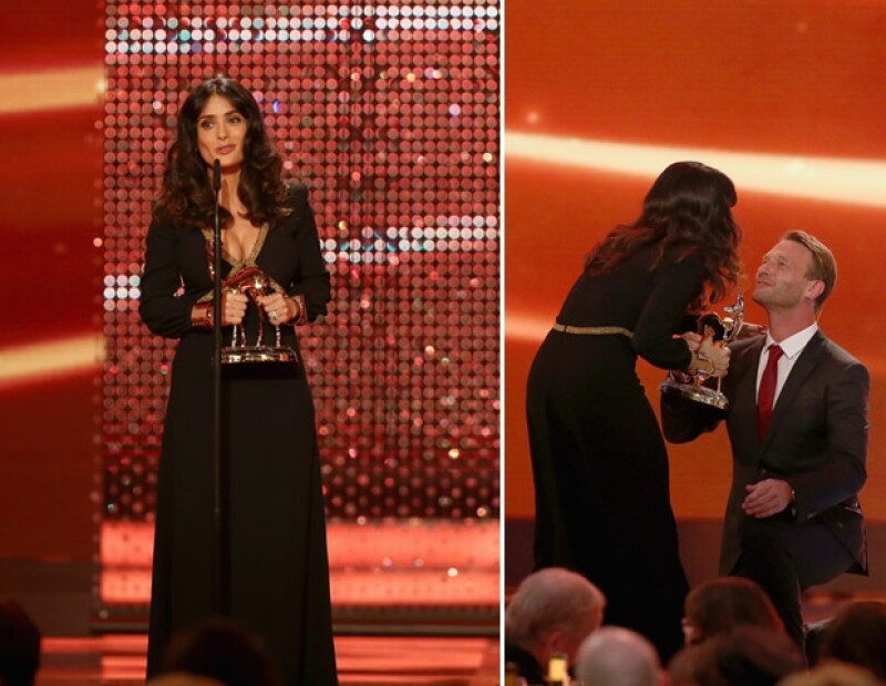 La mexicana recibió el premio de manos de Thomas Kretschmann quien en un momento se puso de rodillas para entregárselo robándole a los presentes una sonrisa.