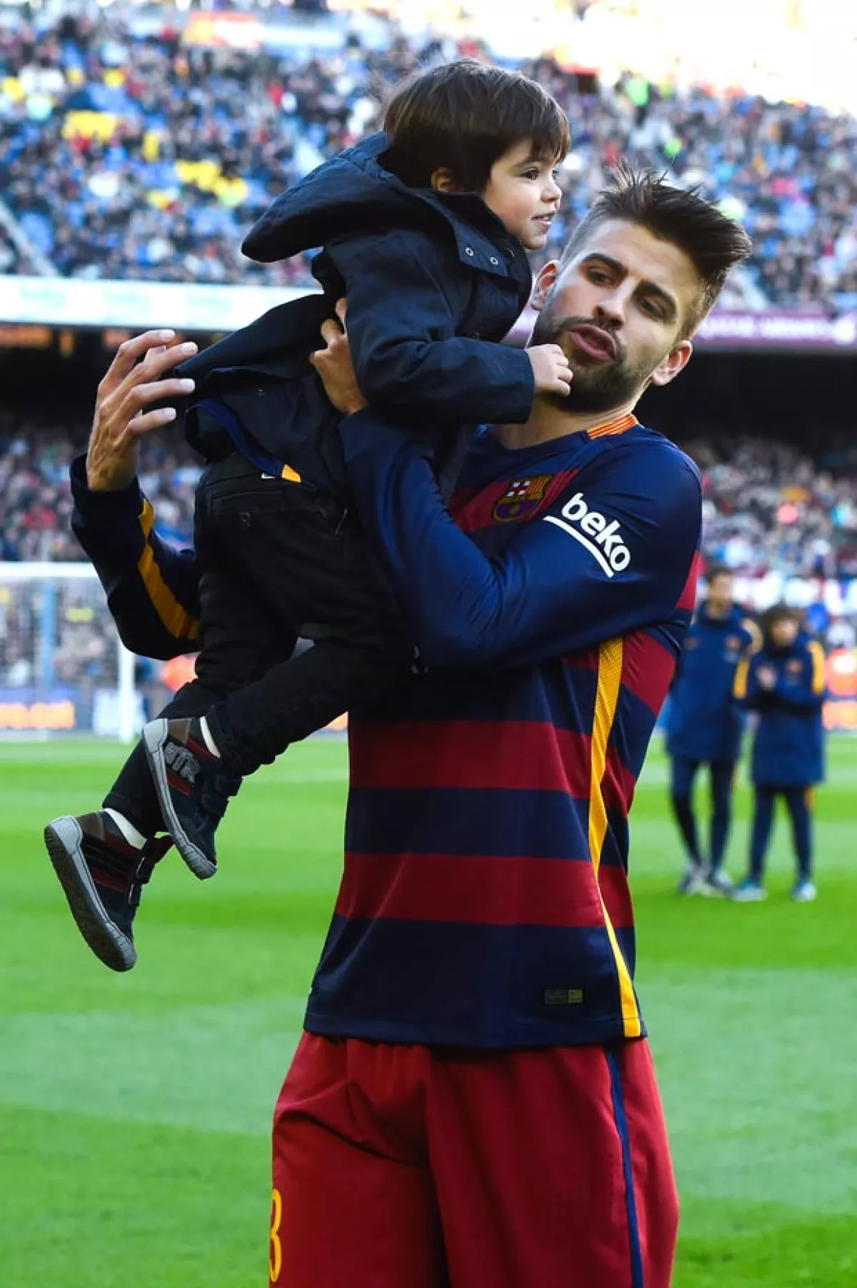 Milan y Sasha poco a poco se están conviertiendo en los porristas más tiernos de Piqué.
