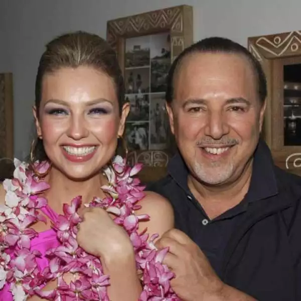 Tommy Mottola es un hombre muy celoso de su esposa Thalía. Sorin Carlan, ex chofer personal de Tommy, declaró a un diario de su país, Rumanbia, que fue despedido poco después de que su jefe lo encontró platicando con Thalía.